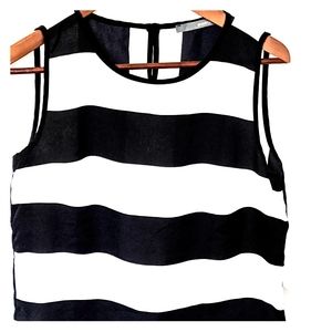 White and black sleaveless top